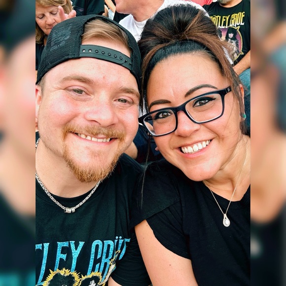 Laura, 36, in Columbus Ohio, just trying to pay for a wedding! - Picture 3 of 3